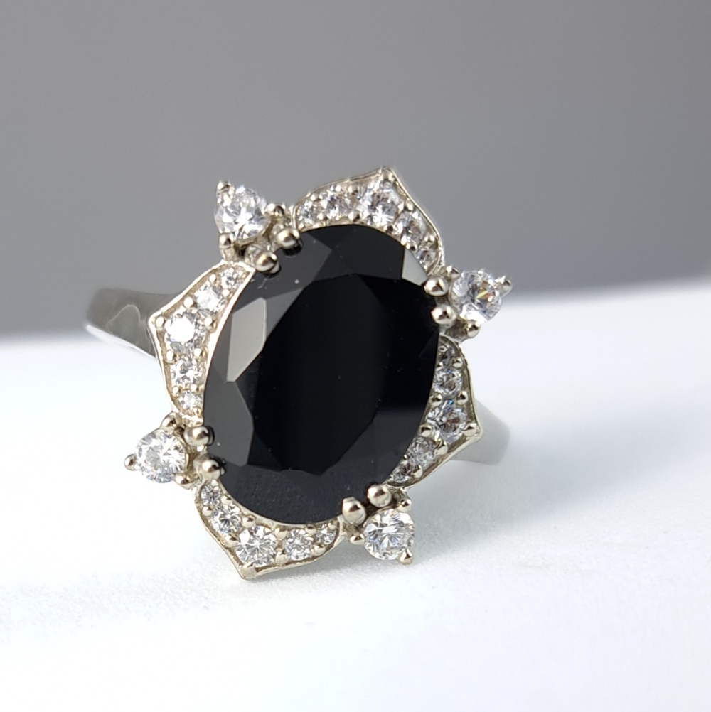 Hespera's Felicia Ring